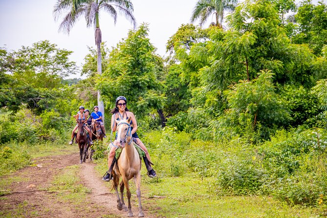 4 on 1 Tour. (Included Buggy, Zip lines, Horseback & Atabey Park) - The Dominican lunch at Rancho Tours Point: plan for a real meal