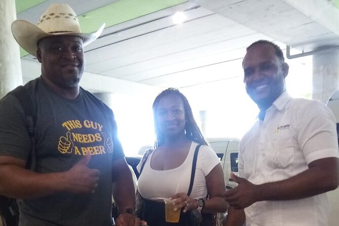 Airport Transfer from/to Uvero Alto to Punta Cana - The Ride Experience: Air-Conditioned, Private, and Included Drinks