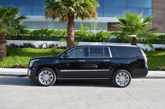 Arrival Luxury Transportation: Punta Cana International Airport to Hotels (1-5) - Vehicle comfort: what you get with the air-conditioned SUV