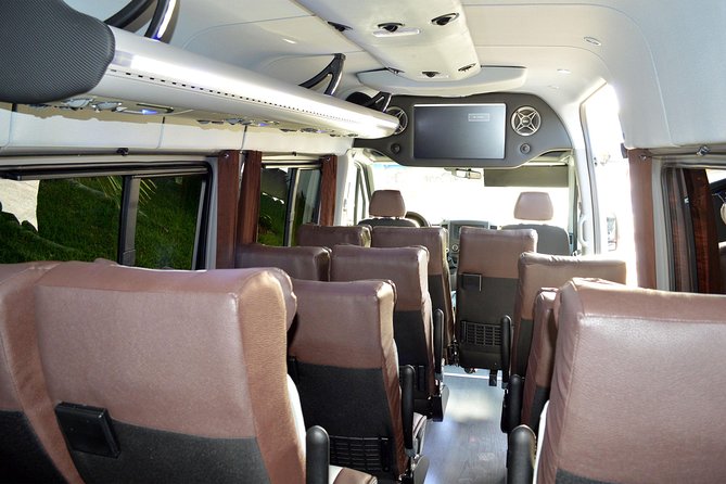 Arrival Luxury Transportation: Punta Cana International Airport to Hotels (1-5) - Value for $89.82 per vehicle (up to 5 passengers)