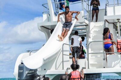 Bavaro Punta Cana EN boat party with drinks and transportation - Stop 1 in Punta Cana: dolphins from the boat (and quick photos)