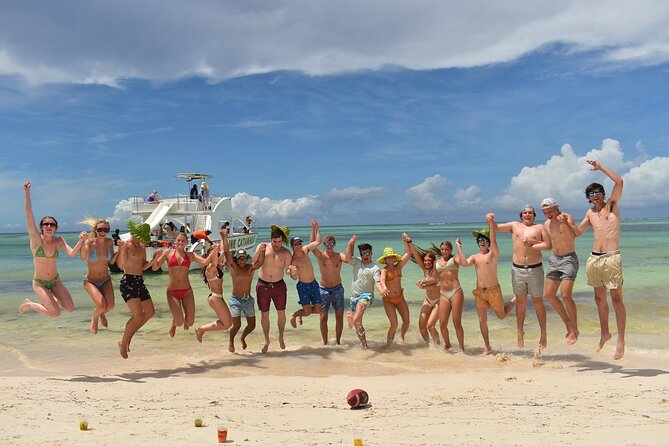 Boots and Booze in Punta Cana, A COUNTRY Party Boat Cruise - Stop 2: Snorkeling at the clear-water spot with free entry time