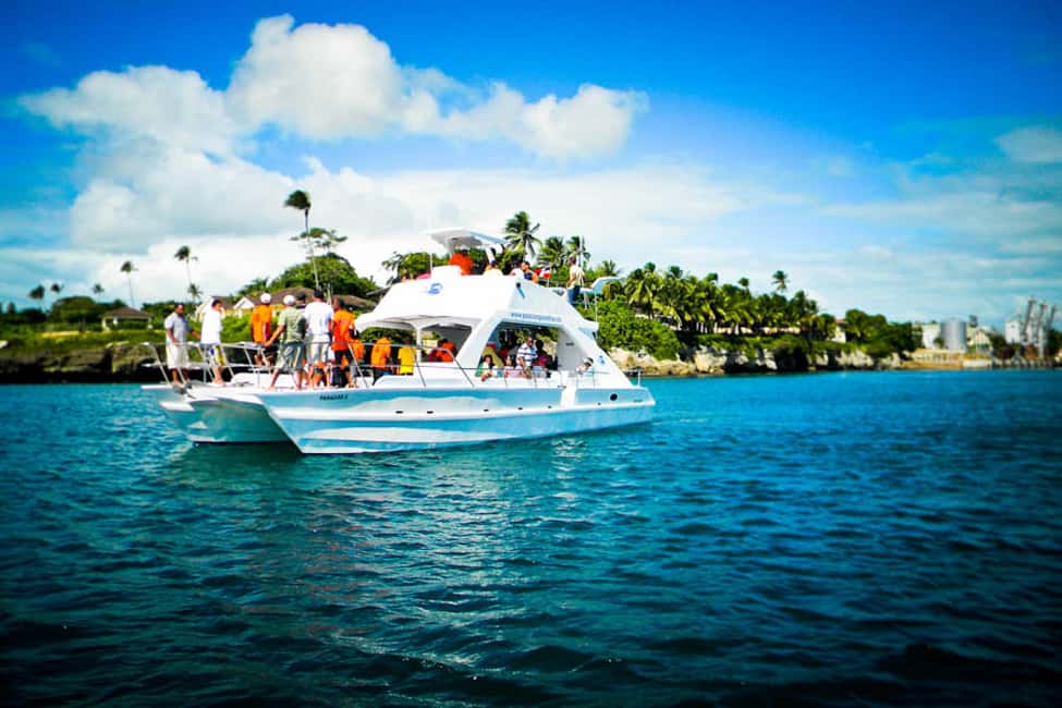 Catalina Island Scuba Diving Tour from Punta Cana - Catamaran to Catalina Island: Breezes, Groups, and Getting Settled