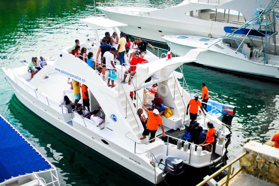 Catalina Island Scuba Diving Tour from Punta Cana - Club Caza y Pesca: Safety Briefing and Getting Geared Up