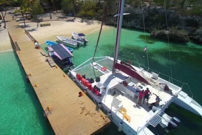 Catalina Island Snorkeling: Explore its Crystal Clear Waters - The boat ride to Isla Catalina: drinks, sun, and the clock