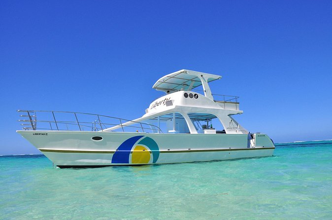 Catamaran Private Group Tour - Natural Pool Stop: Wrist-Deep Water and Flexibility