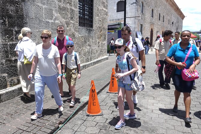 City Tour In Santo Domingo Leaving from Punta Cana - Puerta del Conde: the historic gate stop that sets the tone