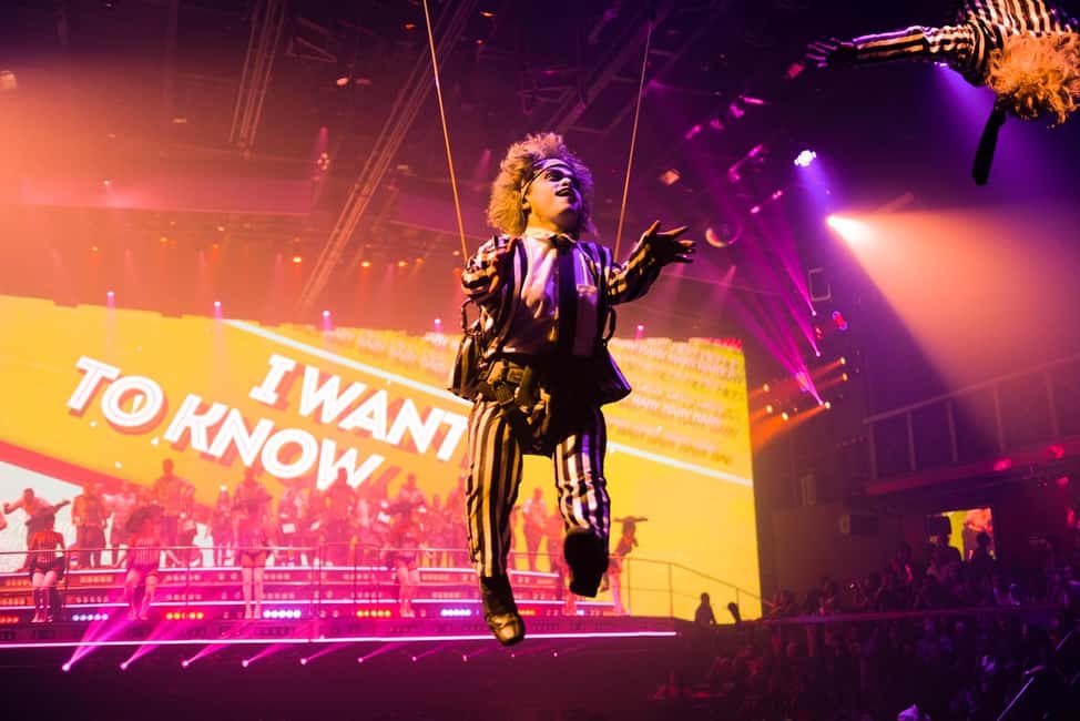 Coco Bongo Disco - Entering Coco Bongo: Wristbands, Crowd Flow, and Your Timing