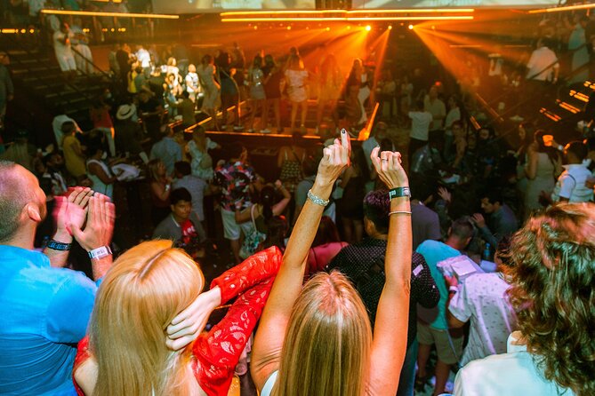 Coco Bongo Premium Open Bar - The 8:00 pm meeting time and why arrival matters
