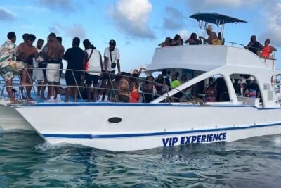 DE Hip Hop Boat Party for Adults and Free Drinks Only - Coral Reef Snorkeling Near El Cortecito: Gear and What to Expect