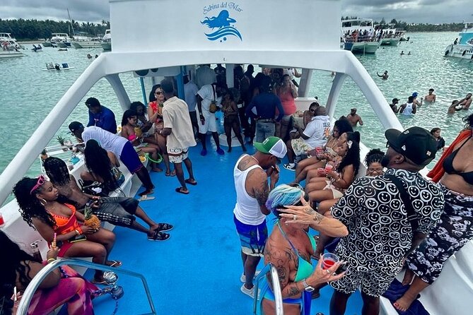 DE Hip Hop Boat Party for Adults and Free Drinks Only - Open Bar with Cocktails and Beer: Why It’s Good Value Here