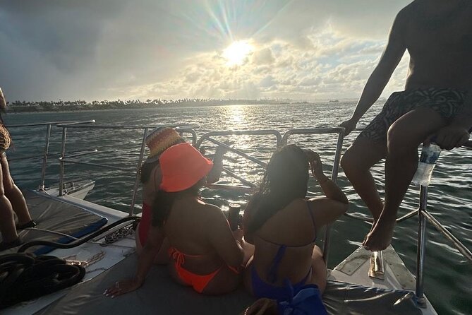 DE Hip Hop Boat Party for Adults and Free Drinks Only - Snacking on Board: Nachos, Salsa, and Fruit That Actually Helps