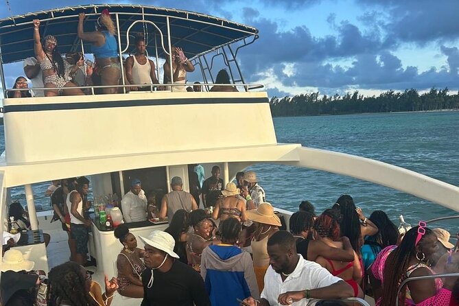 DE Hip Hop Boat Party for Adults and Free Drinks Only - The Natural Pool Stop: When the Party Gets a Little Calmer
