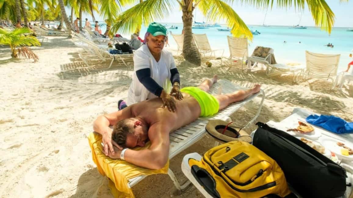 Discover Punta Cana: Full-Day Saona Island All Included - The return to Bayahibe: music, dancing, and a lighter mood