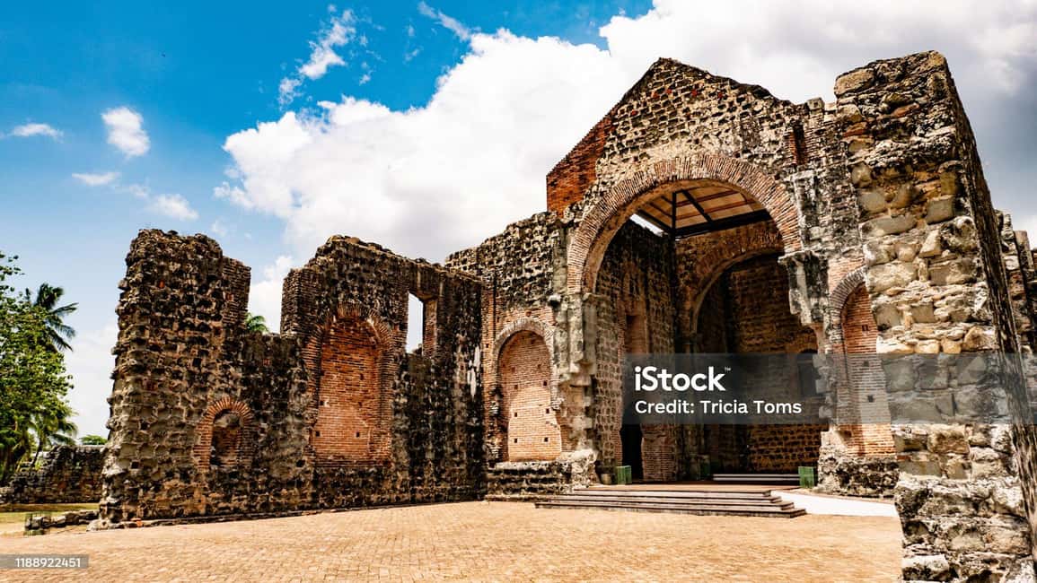 Discover Santo Domingo: A Day Trip from Punta Cana - Alcázar de Colón Inside: Admiral’s Palace Story in Photos