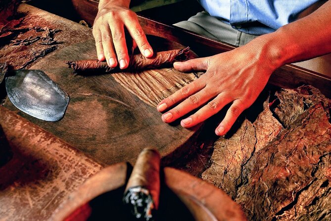 Don Lucas Cigar Factory, Rum tasting, Cocoa factory, Souvenirs - The Lucas Cigar stop: seeing tobacco become cigars (and tasting along the way)