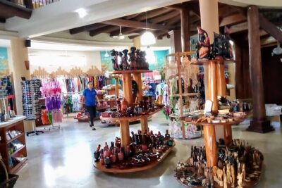 Don Lucas Cigar Factory, Rum tasting, Cocoa factory, Souvenirs - What this tour actually feels like: a “factory strip” with quick decisions