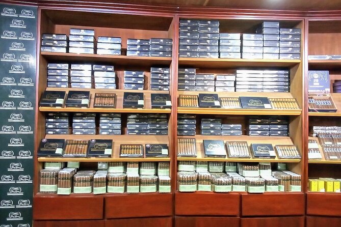 Don Lucas Cigar Factory, Rum tasting, Cocoa factory, Souvenirs - Amber and larimar jewelry shopping: origin guarantees matter