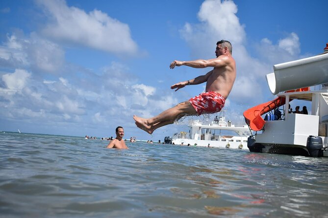 Experience for families and friends by private boat with pick-up - Stop 3: the natural ocean pool party, about 40 km offshore