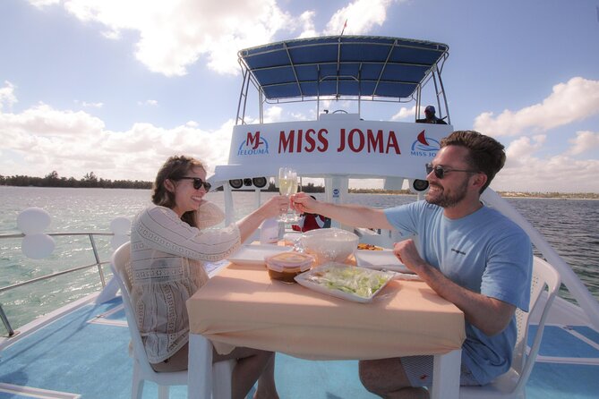 Experience for families and friends by private boat with pick-up - Value check: $695 per group for up to 10