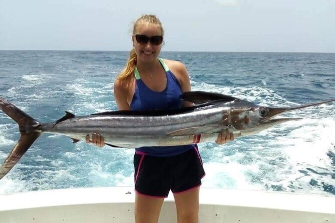 Fishing Adventure Punta Cana – Full Experience Professional - Drinks, Snacks, and the Party-Lite Boat Atmosphere