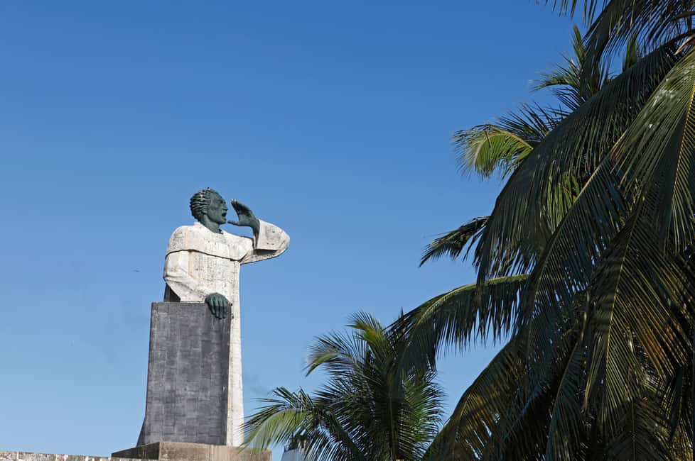 From Punta Cana: Full-Day Santo Domingo City Tour - Colonial streets you can actually feel: Pantheon, Conde, and Las Damas