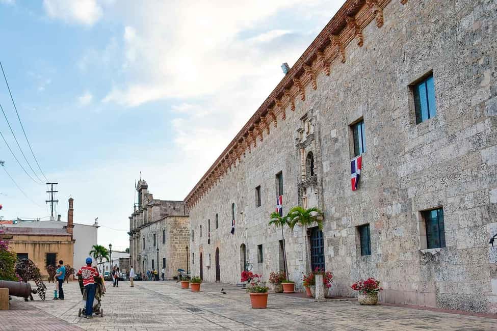 From Punta Cana: Santo Domingo Full-Day Tour with Lunch - National Pantheon, Palacio Nacional, and El Faro a Colón from outside