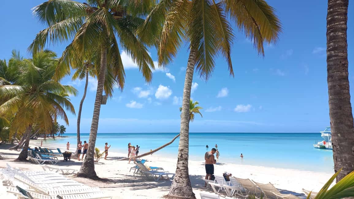 From Punta Cana: Saona and Mano Juan Day Trip by Speed Boat - Playa Abanico (Fan Beach): Why the First Beach Stop Feels Like a Reset
