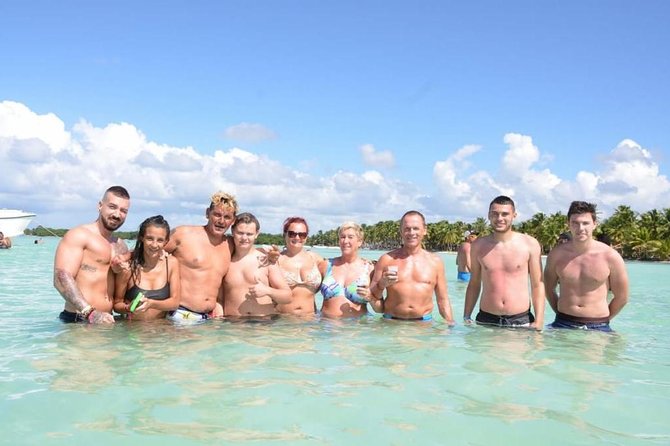 Full-Day Cruise to Saona Island - Natural pool and lunch - Boat rides: speedboat thrill and the return catamaran party