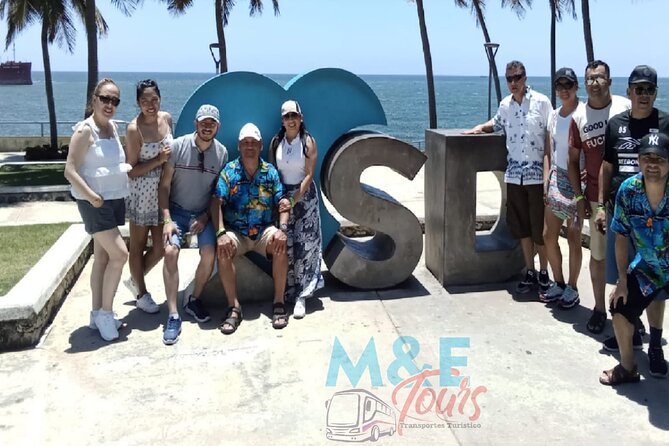 Full day Santo Domingo - Shared tour - Stop 2: Faro a Colón for big photos and Dominican meaning