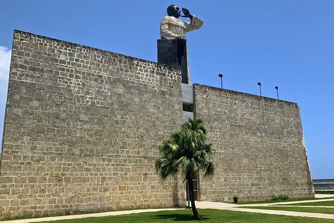Full day Santo Domingo - Shared tour - National Palace area and Pantheon square: monuments with quick context