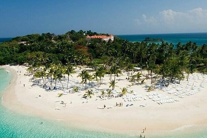 Full day tour to samana bay from punta cana - Stop 2: Cayo Levantado (Bacardi Island) beach time and swimming