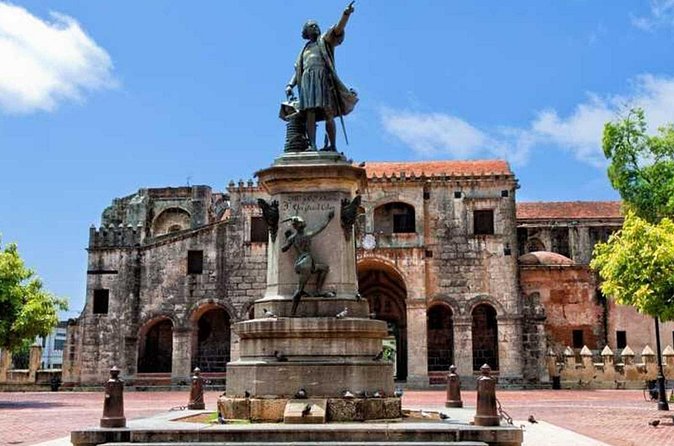Full day tour to Santo Domingo from Punta Cana - Cathedral time: Santa María la Menor, plus Calle El Conde