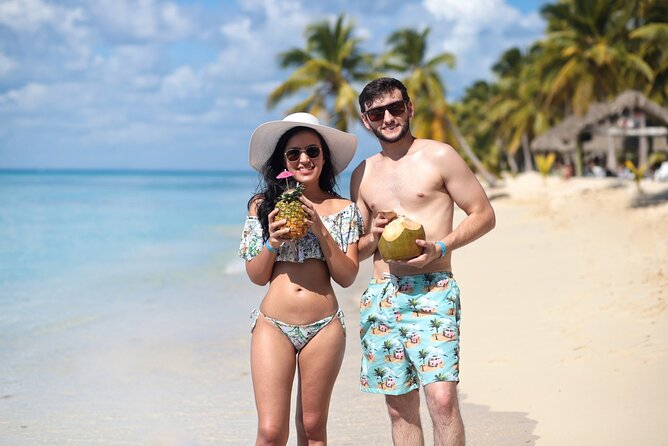Full-Day Tour to Saona Island Sailing with Lunch and Beverages - Pickup, Group Size, and Meeting Points: How to Reduce Stress at the Start