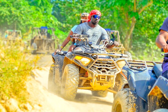 Grupo Pequeño en Buggy’s o ATV por el lodo en Punta Cana - ATV Buggy’s o ATV por el lodo: The Main Event (and the Messy Truth)