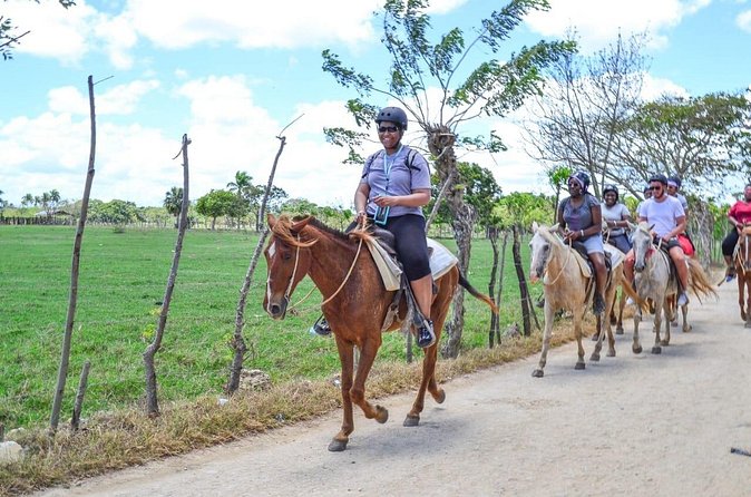 Guided Horseback Ride On The Beach With Pickup From Punta Cana - What Happens Along the Way: Breaks, Photo Stops, and Small Decisions