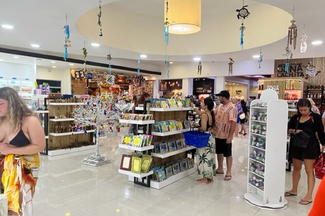 Guided Shopping Tour to Bella Mare Store (Cigars, Chocolate, Rum and Souvenirs) - Guides matter: why Eddie, Javier, and Franzois keep coming up