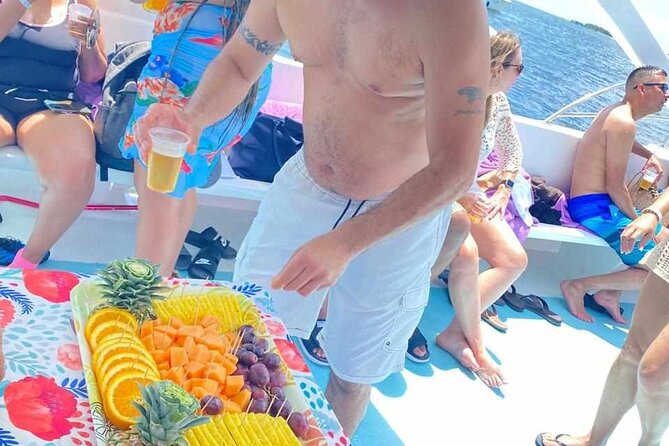 Hip Hop Beat and Live Dj Adults Only Party Boat and Free drinks - Open Bar Energy: Cocktails, Beers, and a Fun Pace