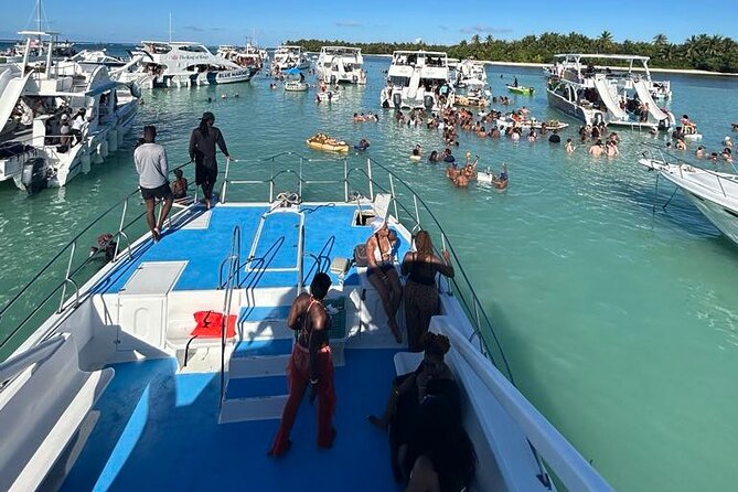 Hip Hop Beat and Live Dj Adults Only Party Boat and Free drinks - Snacks and Water: Nachos, Fresh Fruit, and a Real Fuel-Up