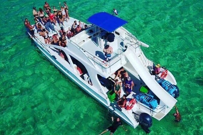 Hip Hop Beat and Live Dj Adults Only Party Boat and Free drinks - Who This Party Boat Fits Best