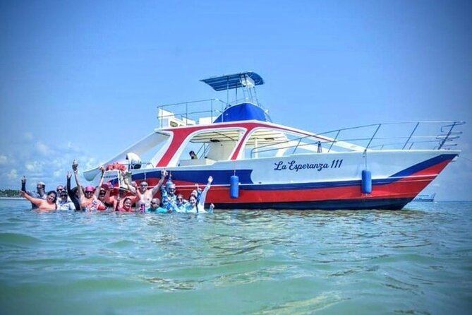 Hip Hop solo para adultos PartyBoat con Bebidas ilimitadas y Bar - Drinks, Snacks, and Staying Comfortable in Real Heat