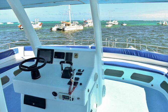 Infinity Hip Hop Boat Party in Punta Cana - Natural Pool Stop #2: Wrist-Deep Water, Beer, and Games