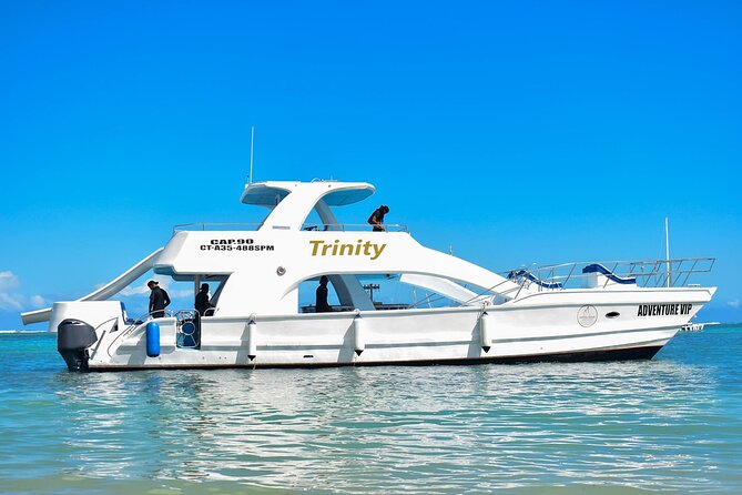 Infinity party boat in Punta Cana - Comfort and Safety: Seat Belts and a Shared-Group Setup