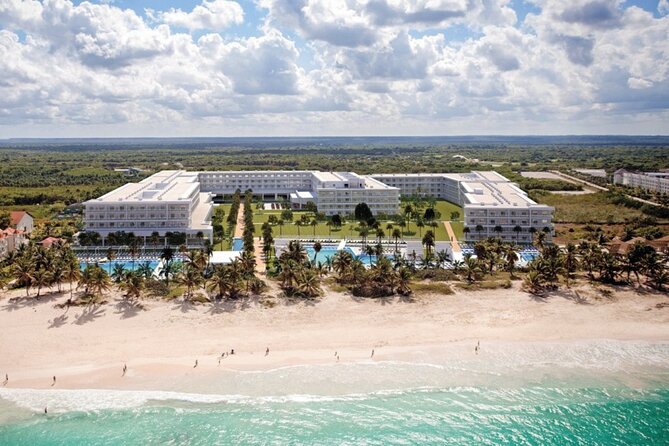 Majestic Mirage - Round Trip Shuttle - Punta Cana Airport - Up to 6 Passengers: The Group-Size Sweet Spot