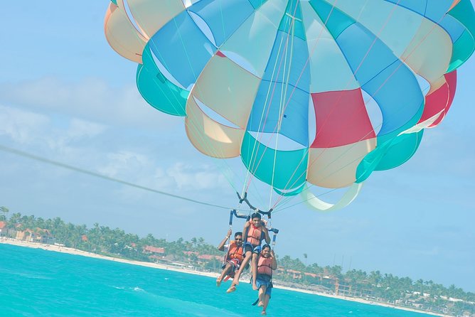 Parasailing Punta Cana - The Flight: Coral Reefs, Reef-Color Water, and Big-Coast Panoramas