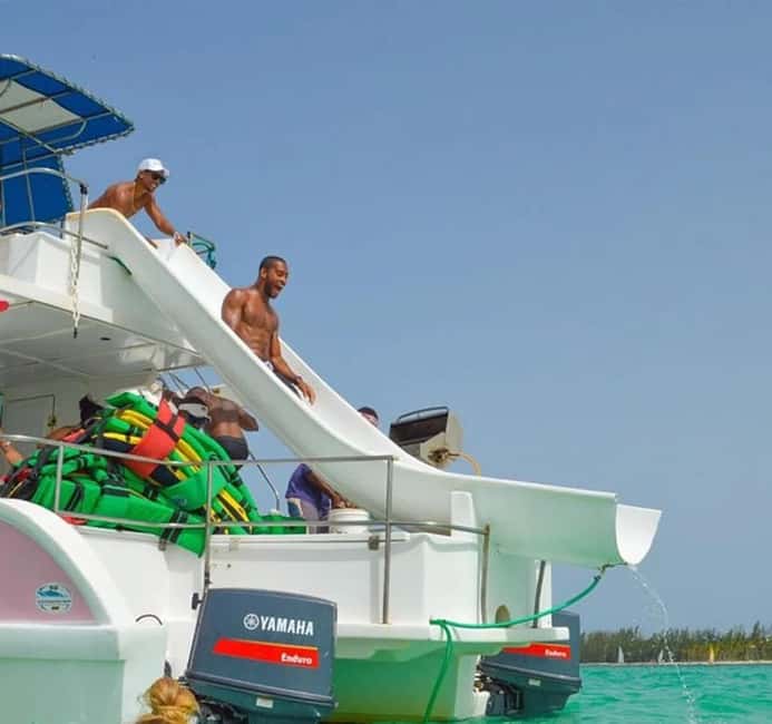 Party Boat / Fiesta En Catamarán En Punta Cana / Free Drinks - Snorkeling + Slides: More Than One Way to Cool Off