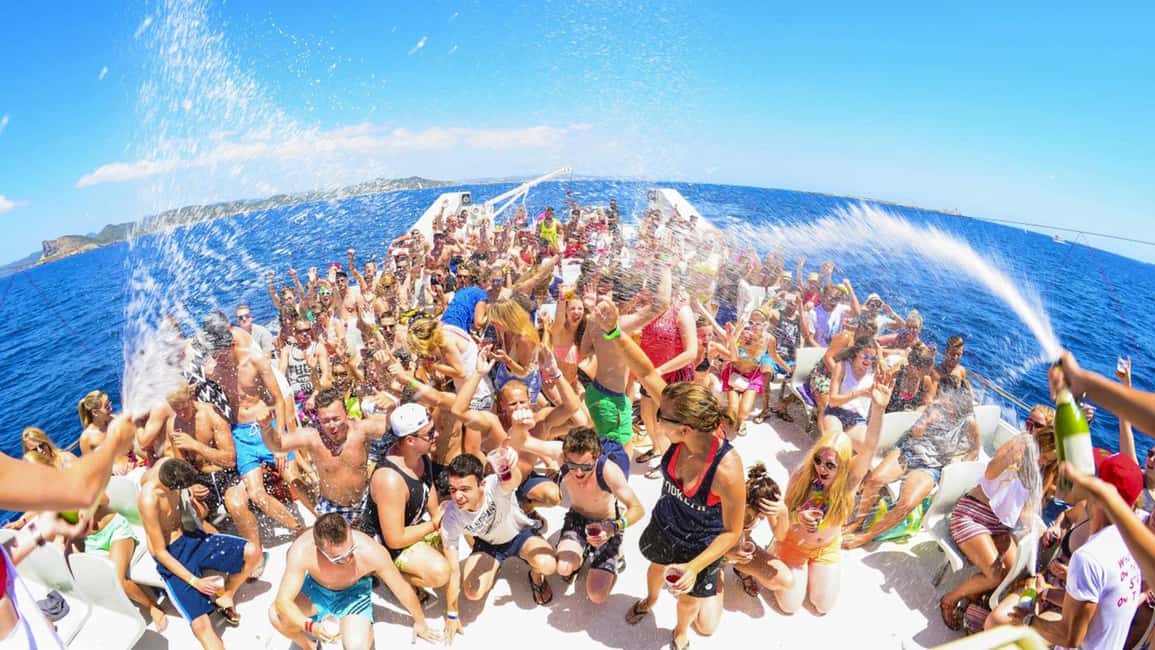 Party Boat / Fiesta En Catamarán En Punta Cana / Free Drinks - The Included Drinks: Real Value, But With One Big Catch