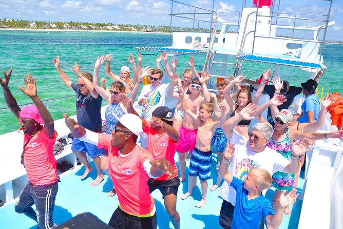 Party boat in Catamaran with Open Bar adults only - Key points at a glance