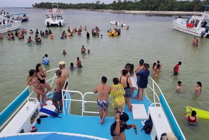 PARTY BOAT Punta Cana - Bávaro beach stops: switching from boat fun to sand time