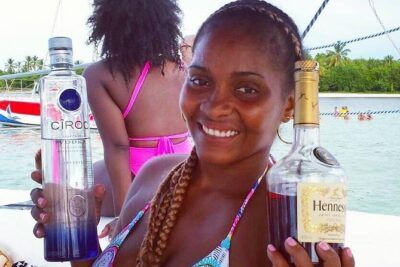 Private Adult Only Hip Hop Party Boat with Live DJ - Live hip-hop DJ + open bar: the onboard party formula
